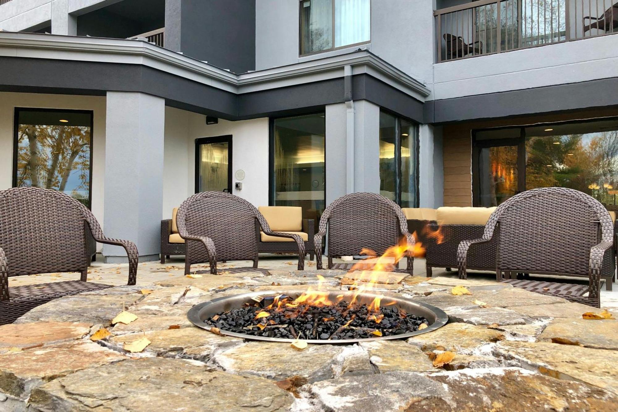 Courtyard Burlington Williston Hotel Luaran gambar