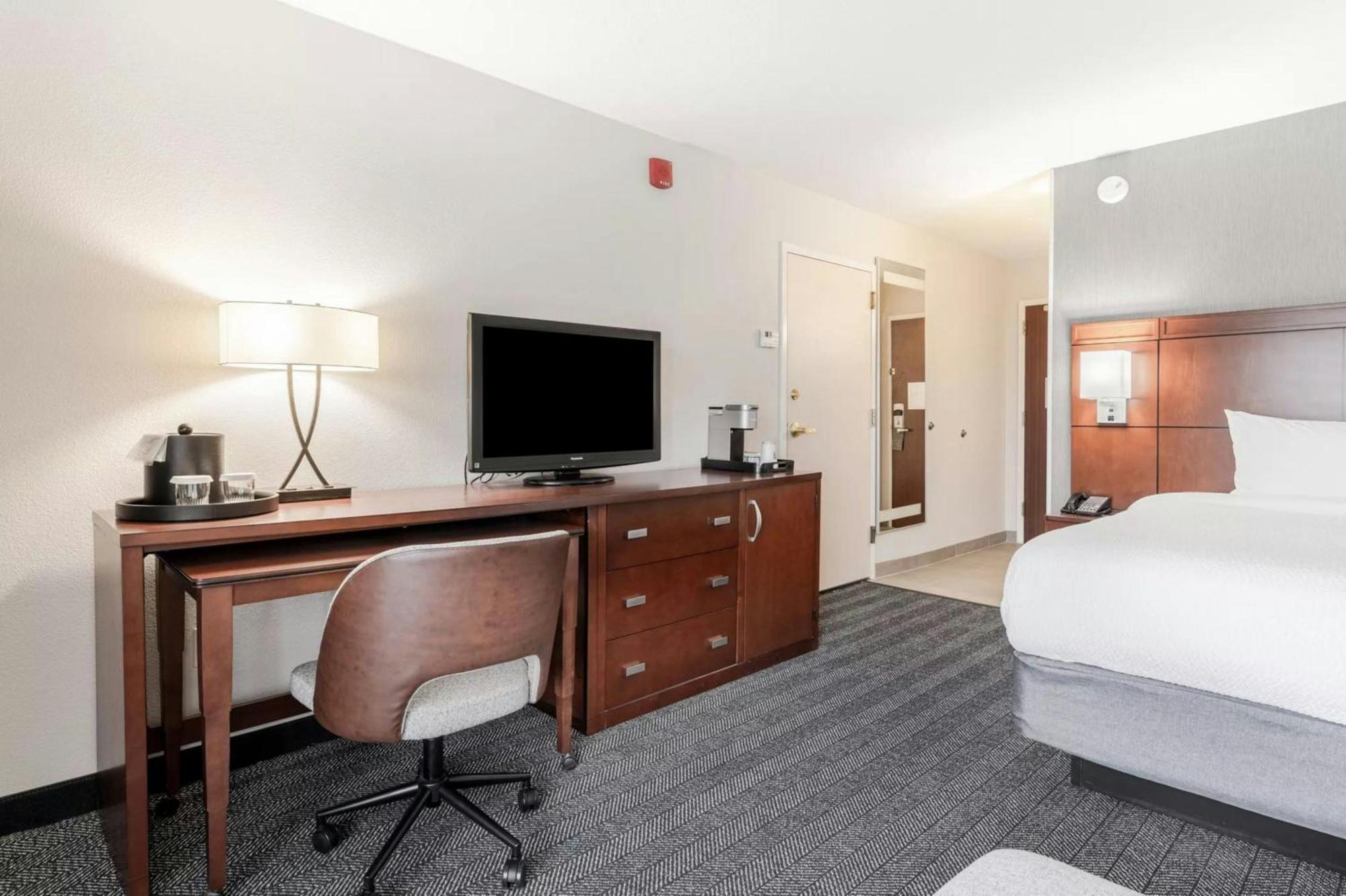 Courtyard Burlington Williston Hotel Luaran gambar